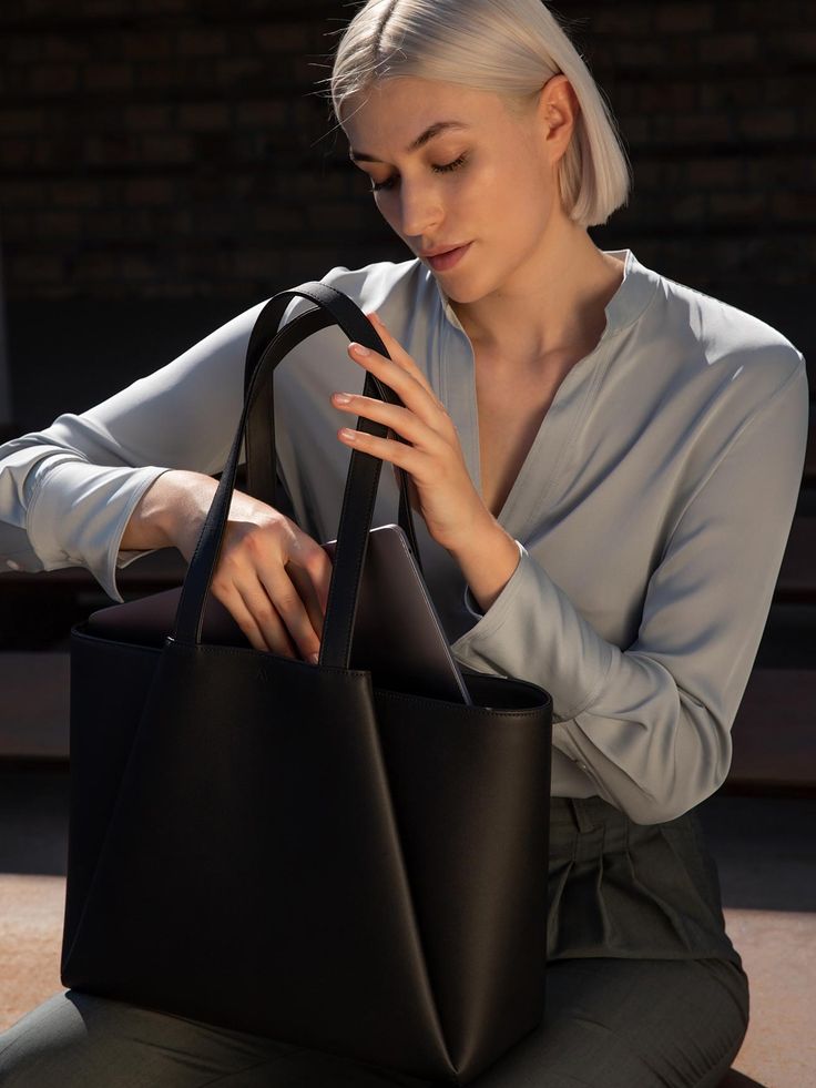 SMART LUXURY TOTE BAG
