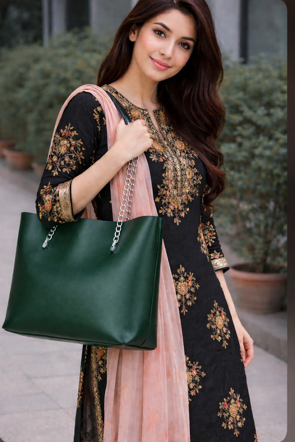 CHAIN STRAPS TOTE BAG